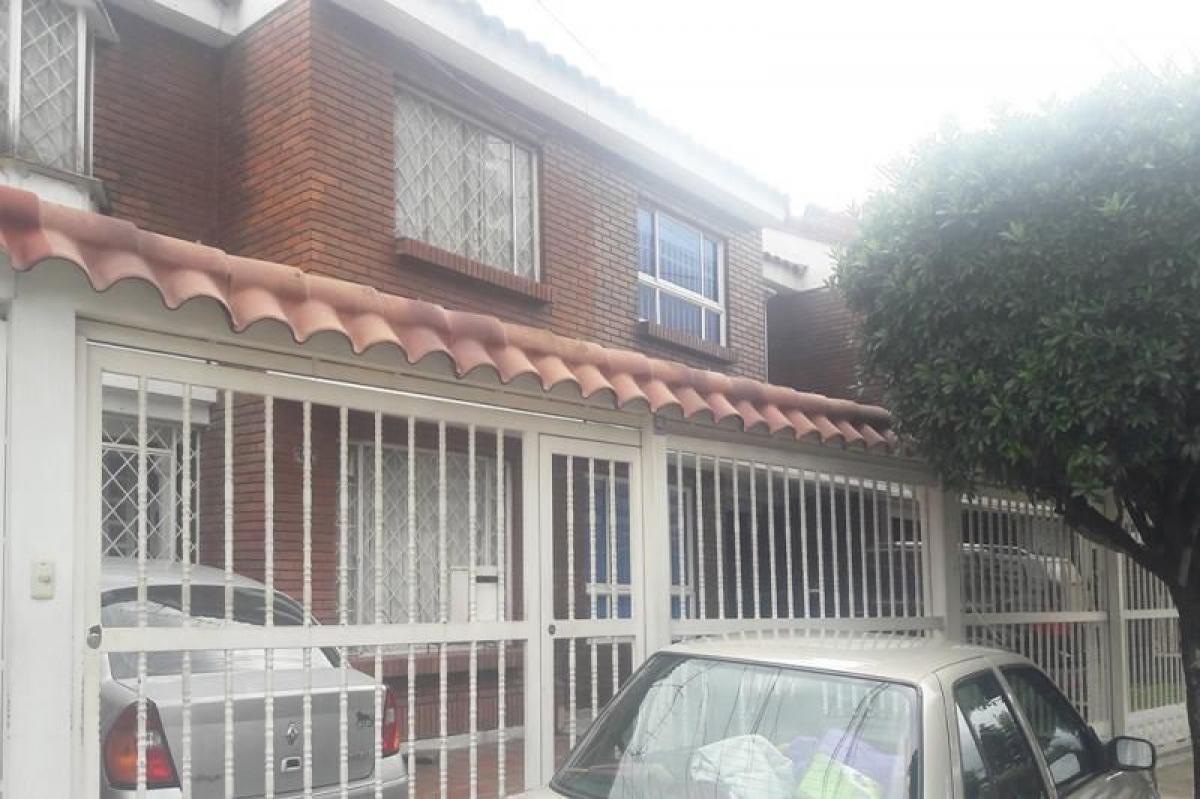 Casa de 4 dormitorios en Bogotá, Colombia No. 12127