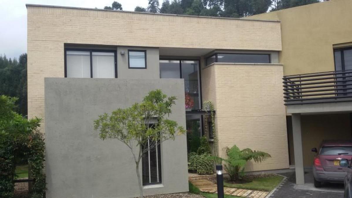 Casa de 3 dormitorios en Cundinamarca, Colombia No. 2305