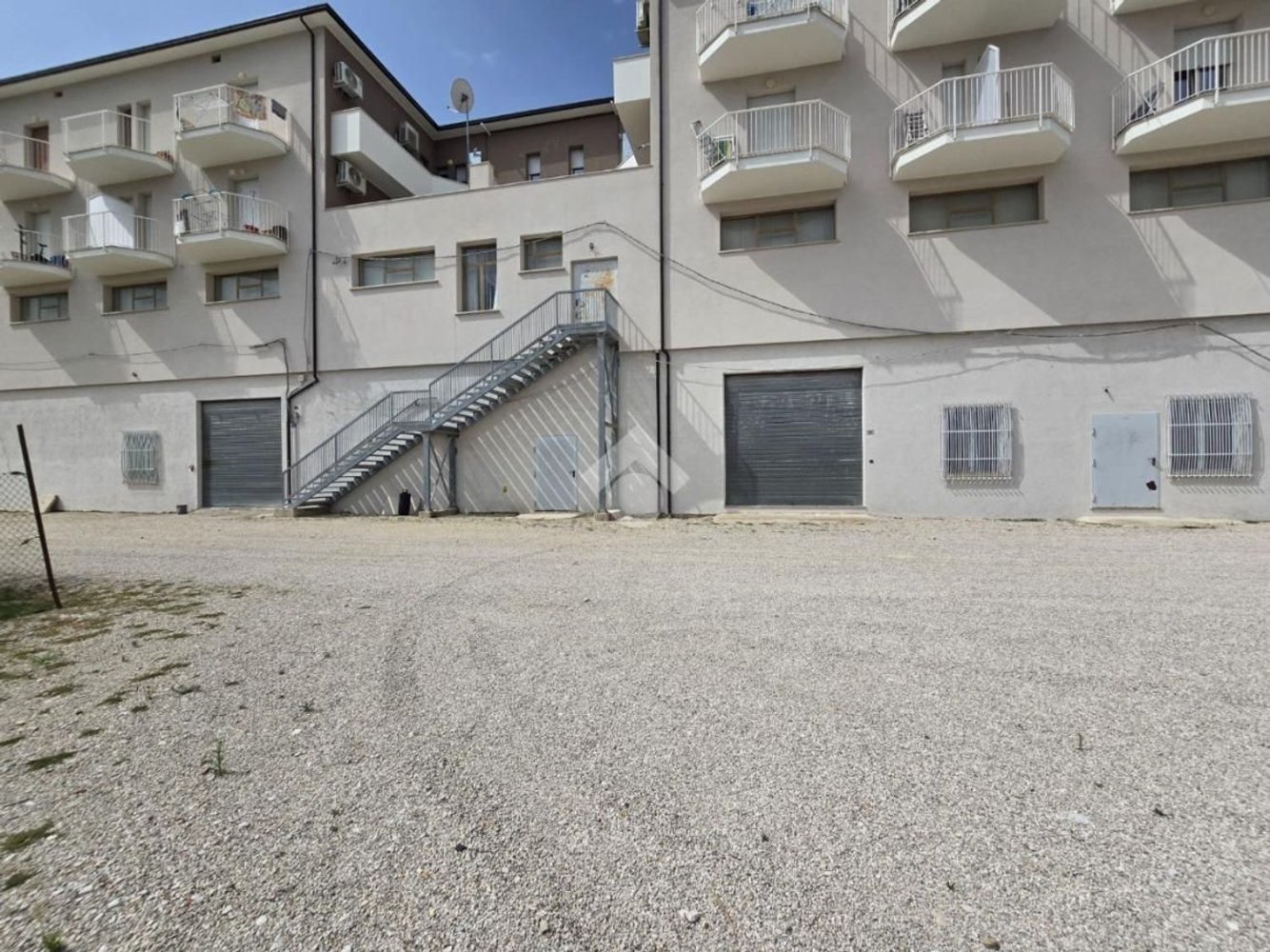 534m² Warehouse in Notaresco, Italy No. 362795