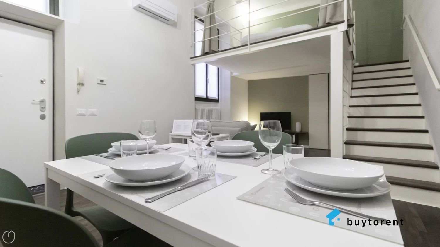 4 bedrooms Apartment in Milan, Italy No. 373176