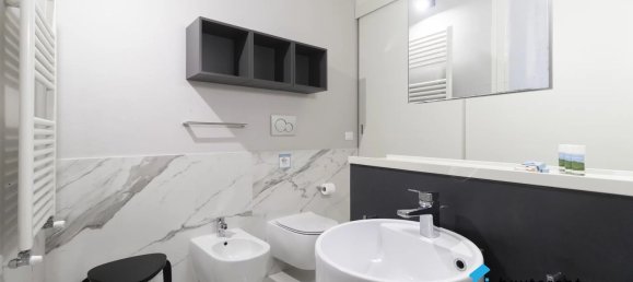 4 bedrooms Apartment in Milan, Italy No. 373176 17