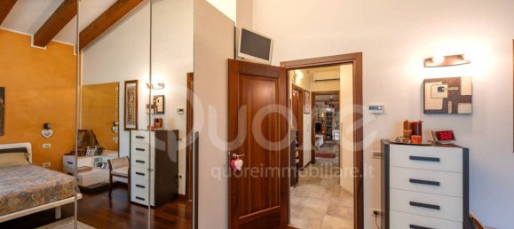 4 bedrooms Villa in Udine, Italy No. 283646 8
