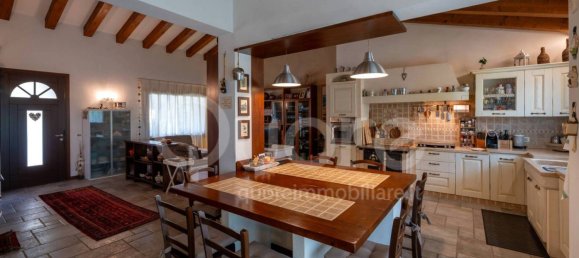 4 bedrooms Villa in Udine, Italy No. 283646 3