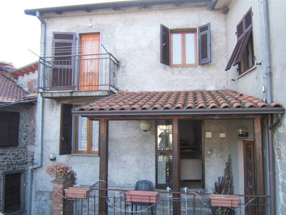 2 bedrooms House in Casola in Lunigiana, Italy No. 158952