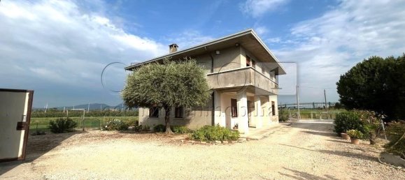 Дом с 9 комнатами в Роволон, Италия № 230792 2