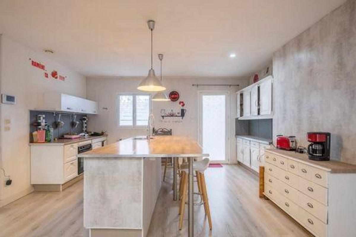 Casa de 4 dormitorios en La Rochelle, France No. 32287