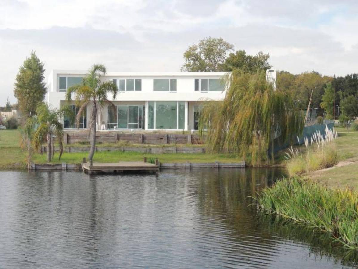 4 bedrooms House in Tigre, Argentina No. 20182