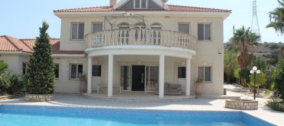 5 bedrooms Villa in Limassol, Cyprus No. 1811 4