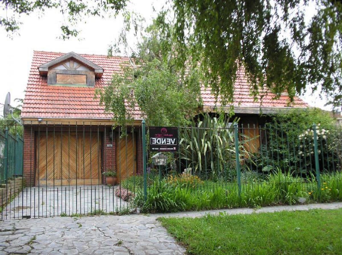 3 bedrooms House in Mar del Plata, Argentina No. 75576