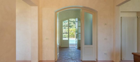 4 bedrooms House in Palaia, Italy No. 1554 12