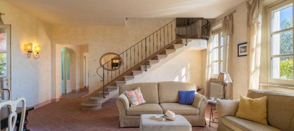 4 bedrooms House in Palaia, Italy No. 1554 7