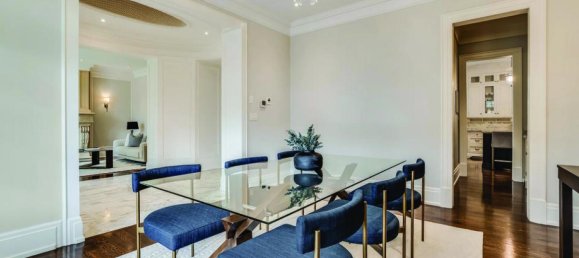 7 bedrooms House in Mississauga, Canada No. 504 10