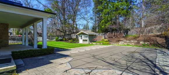 7 bedrooms House in Mississauga, Canada No. 504 5