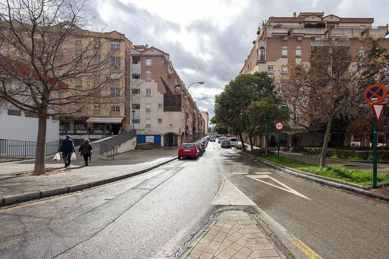  Garage in Granada, Spain No. 226842