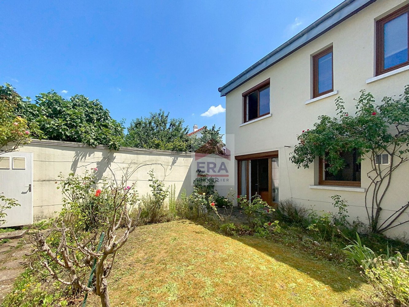 3 غرف نوم منزل في Suresnes, France رقم 321130