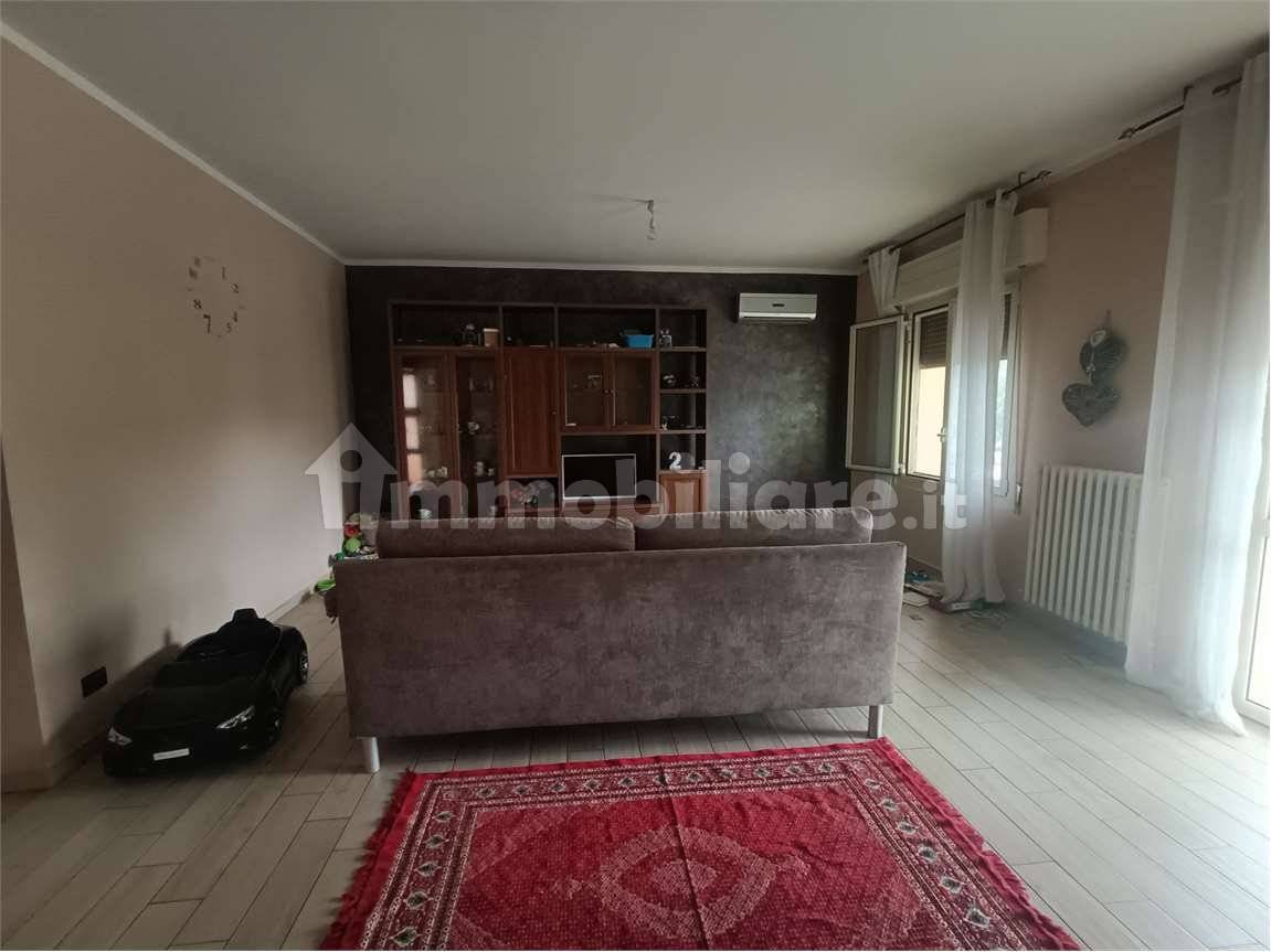 5-salle Bâtiment à Novi di Modena, Italy No. 72550