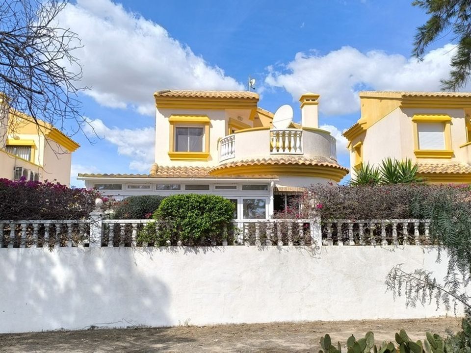 3 bedrooms Villa in Guardamar del Segura, Spain No. 164878