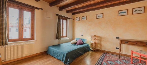 5 rooms House in Colle Umberto, Italy No. 263898 17