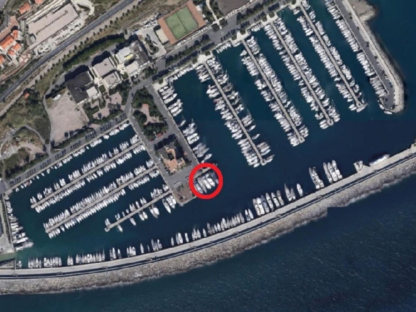 Garaje en Santo Stefano al Mare, Italy 150 m² No. 378335