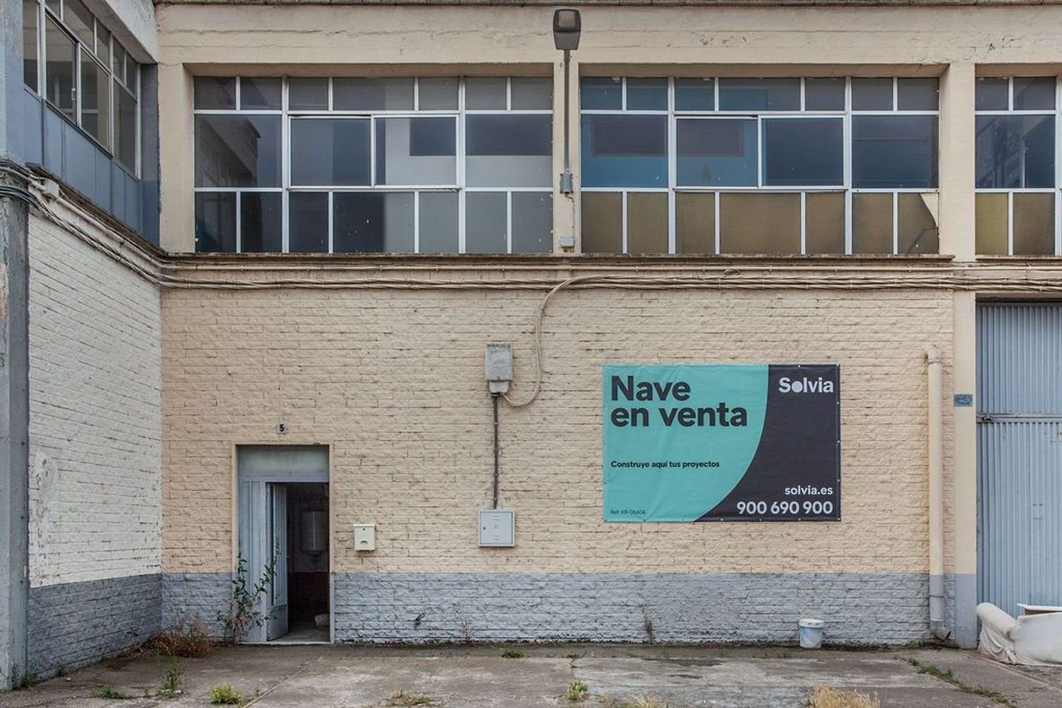 693m² Warehouse in Pinseque, Spain No. 195869