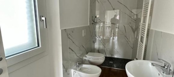 4 rooms Apartment in Florence, Italy No. 25295 5