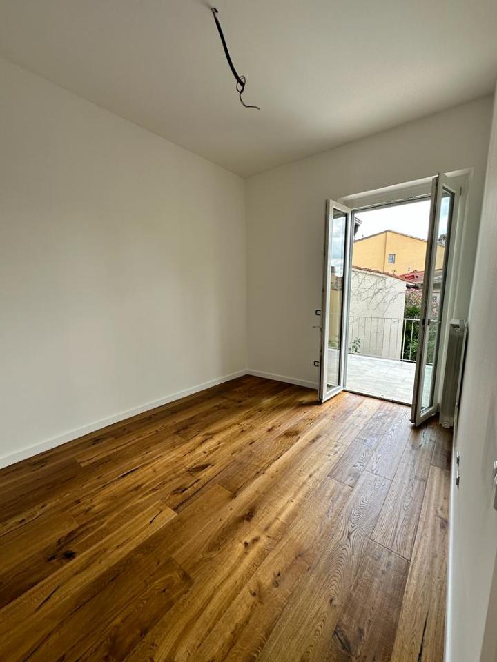 4 rooms Apartment in Florence, Italy No. 25295