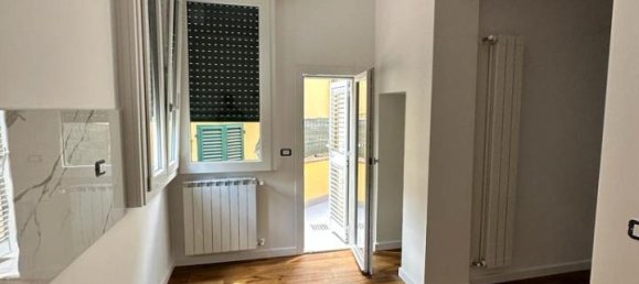 4 rooms Apartment in Florence, Italy No. 25295 4
