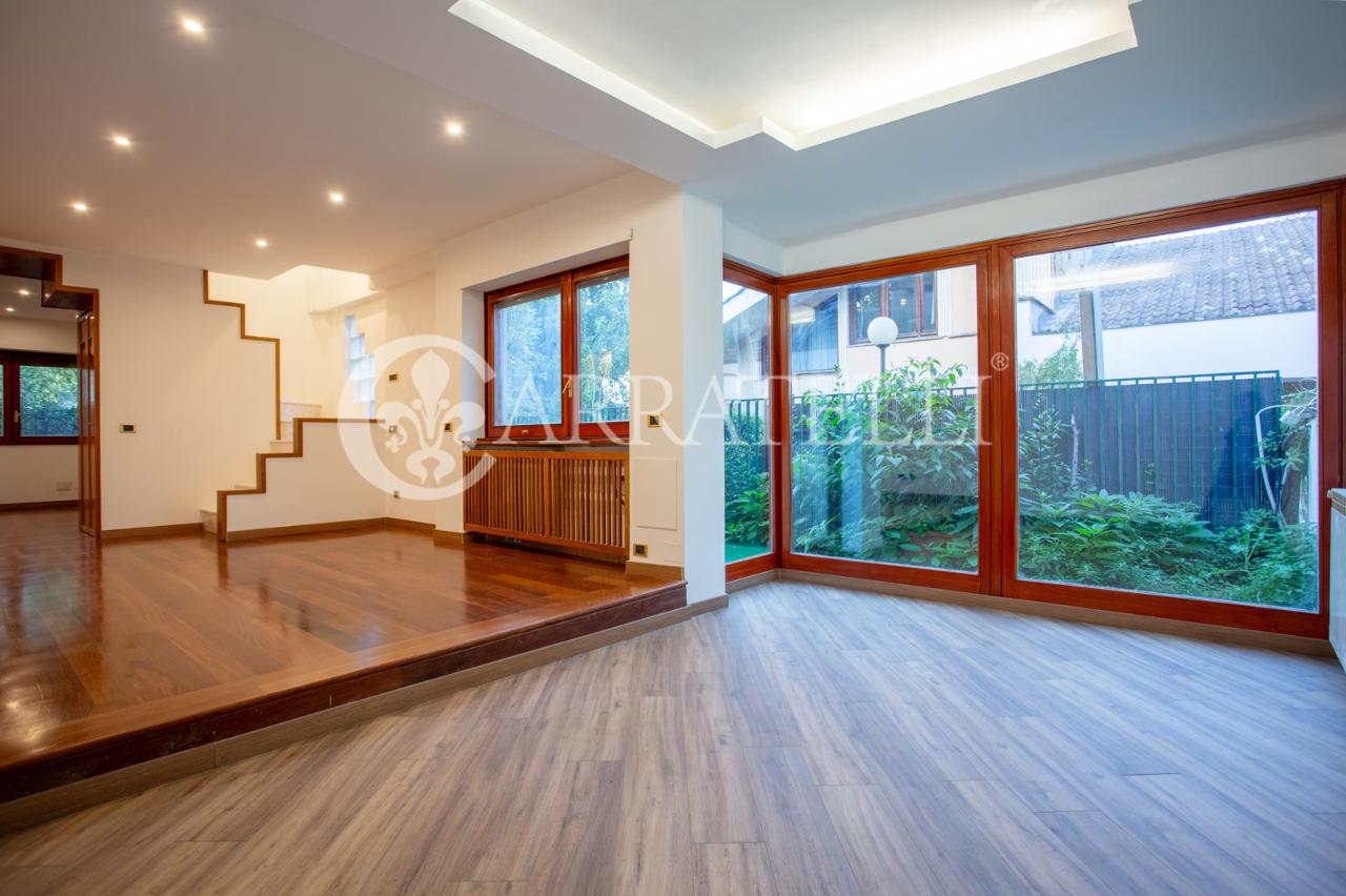 6 rooms Villa in Rome, Italy No. 62008