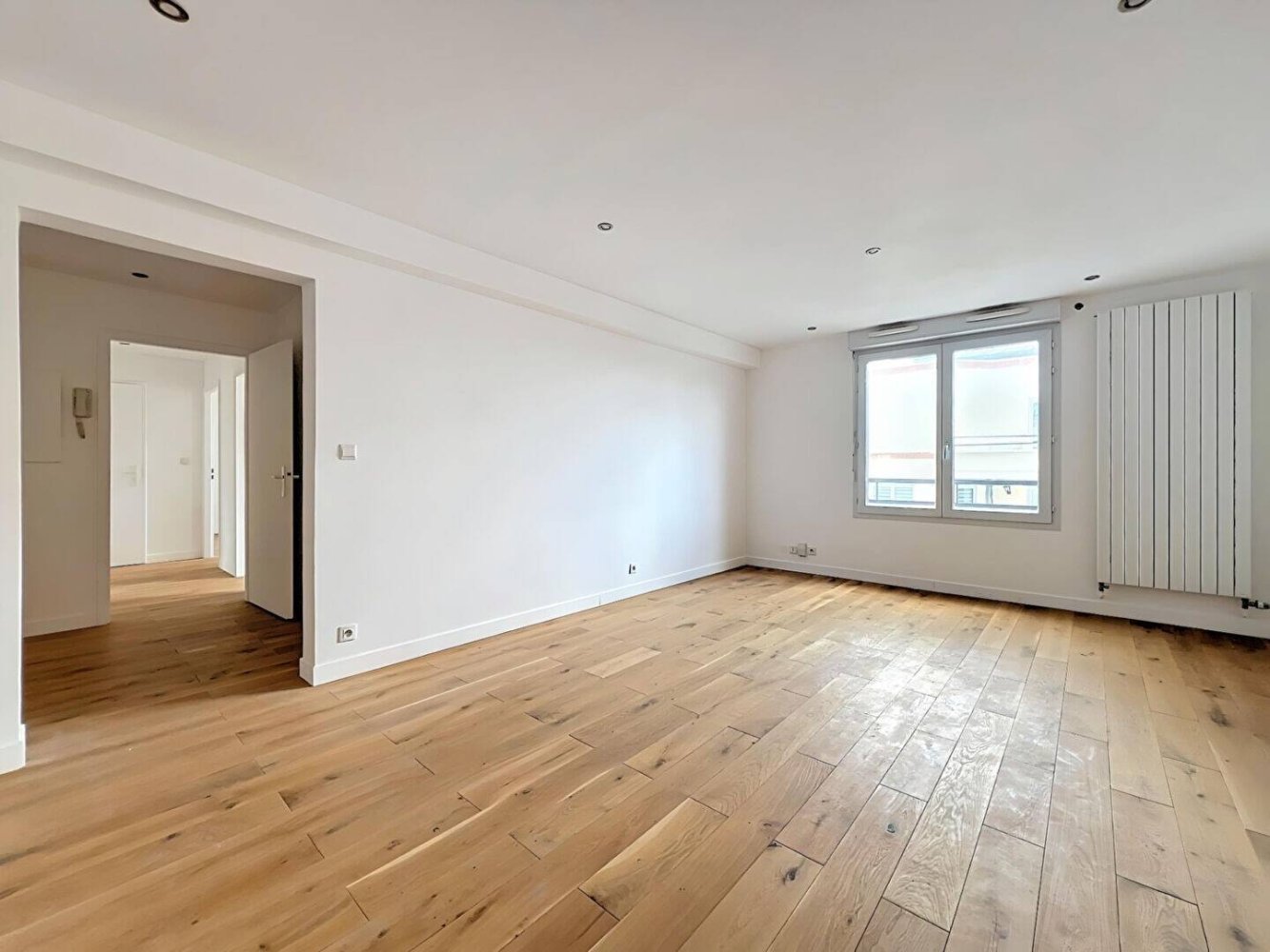 2 bedrooms Apartment in Suresnes, France No. 131412