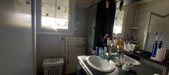 3 bedrooms House in Nogent-le-Roi, France No. 246821 17