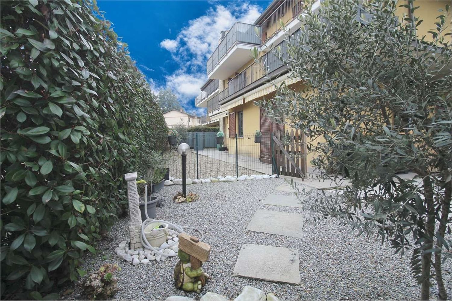 2 rooms Apartment in Carate Brianza, Italy No. 25582