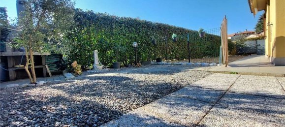 2 rooms Apartment in Carate Brianza, Italy No. 25582 2