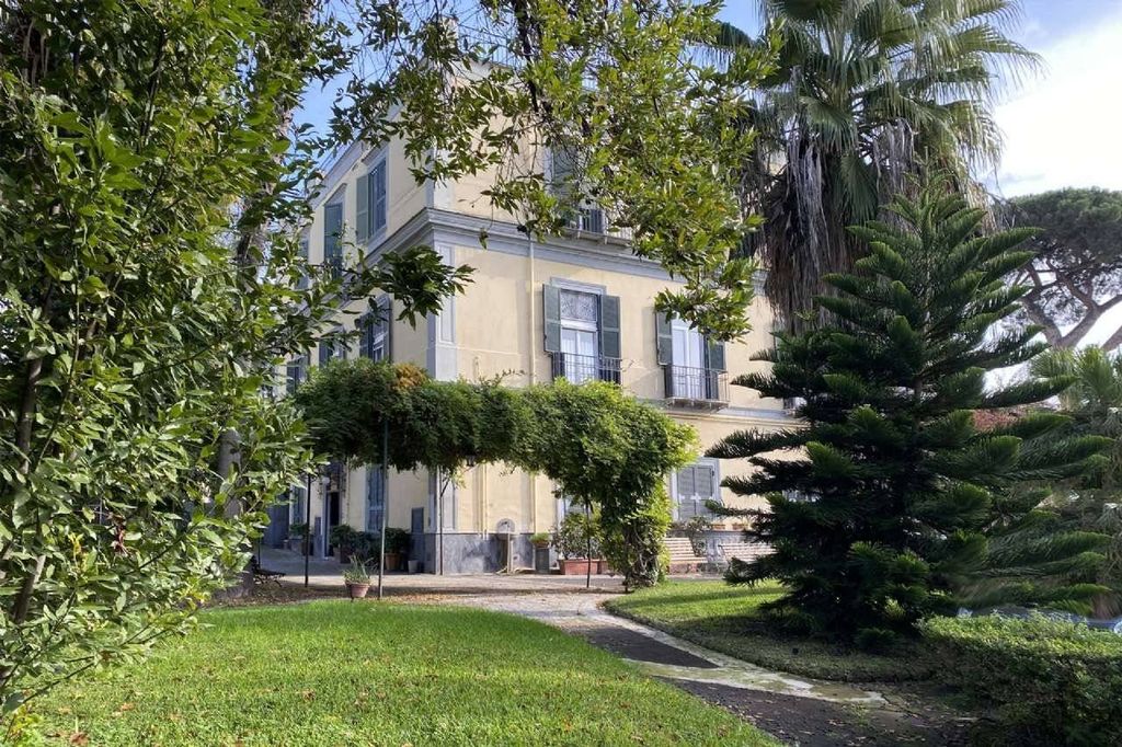 10 bedrooms Villa in Portici, Italy No. 126799