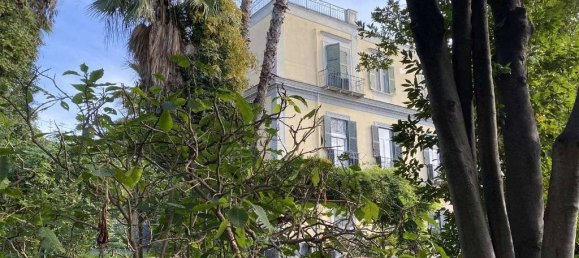 10 bedrooms Villa in Portici, Italy No. 126799 5