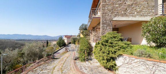 4 bedrooms Villa in Reggello, Italy No. 252433 2