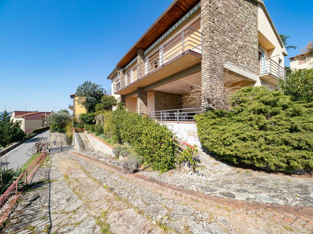 4 bedrooms Villa in Reggello, Italy No. 252433