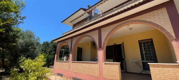 4 bedrooms Villa in Anzio, Italy No. 343056 3