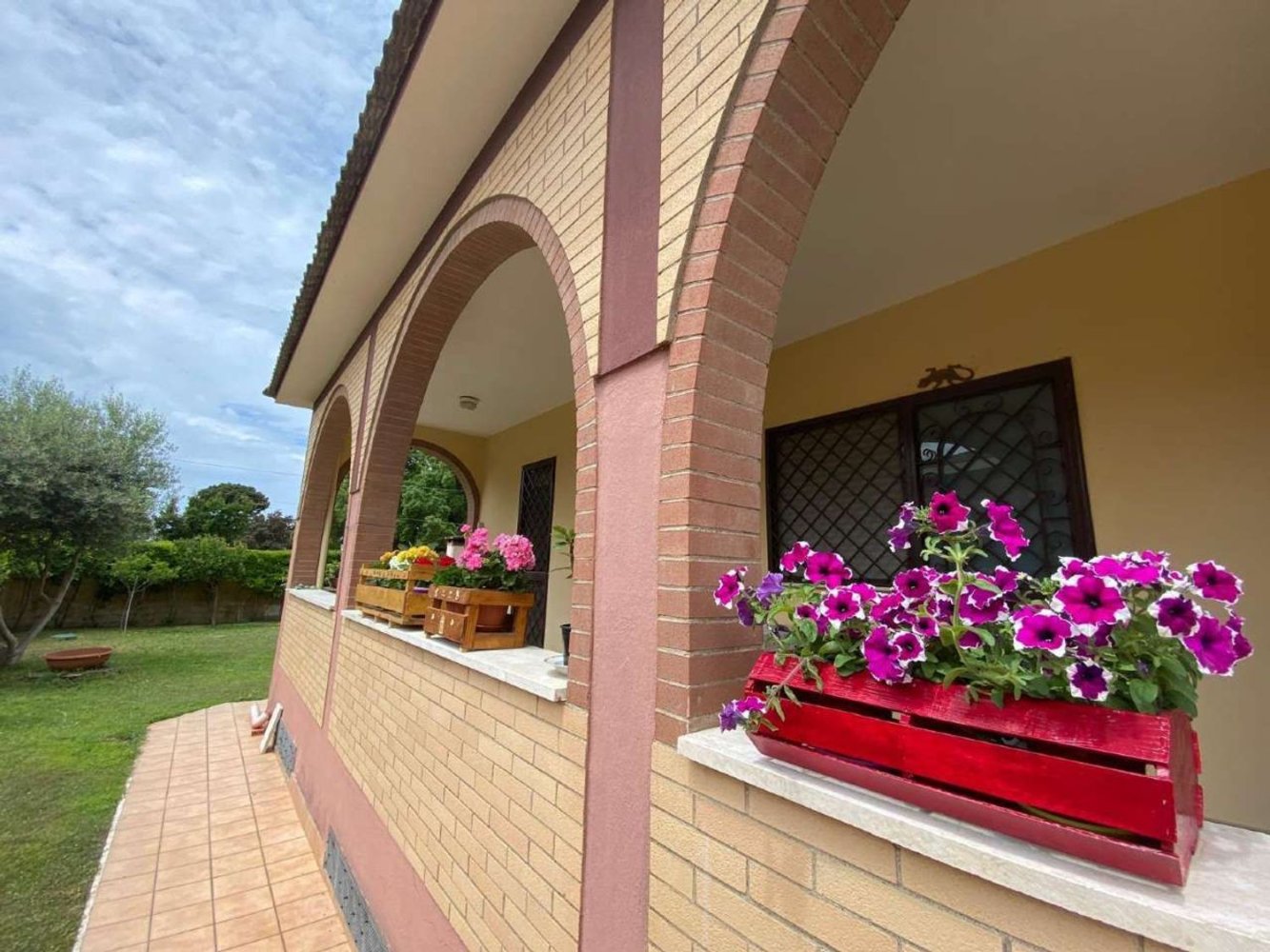 4 bedrooms Villa in Anzio, Italy No. 343056