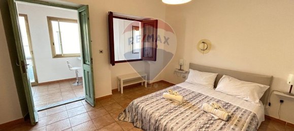 5 rooms House in Elmas, Italy No. 30639 30