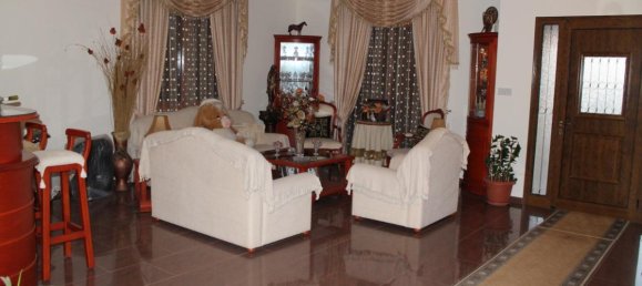 3 bedrooms Villa in Limassol, Cyprus No. 12642 2