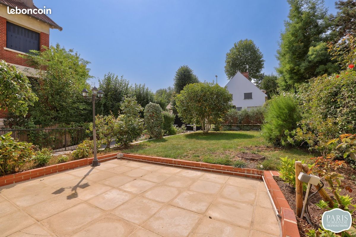 Casa de 5 dormitorios en Sevres, France No. 327451