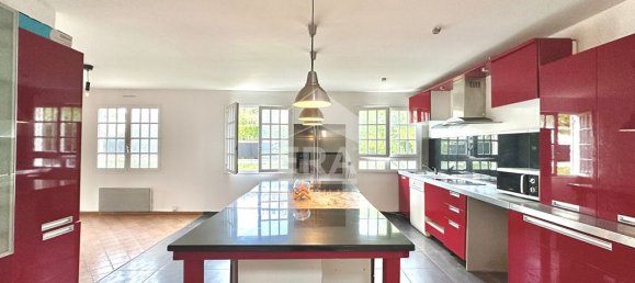 5 bedrooms House in Thomery, France No. 296016 8