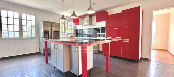 5 bedrooms House in Thomery, France No. 296016 9