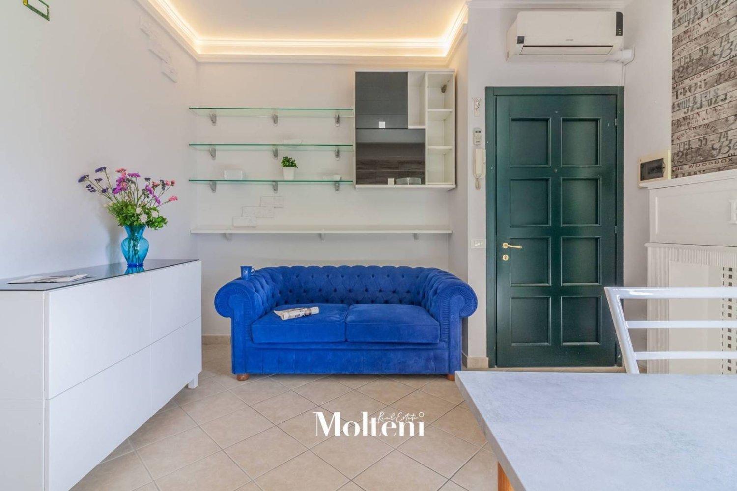 Estudio en Merone, Italy No. 113161