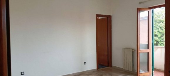 Квартира с 3 комнатами в Неттуно, Италия № 41239 10