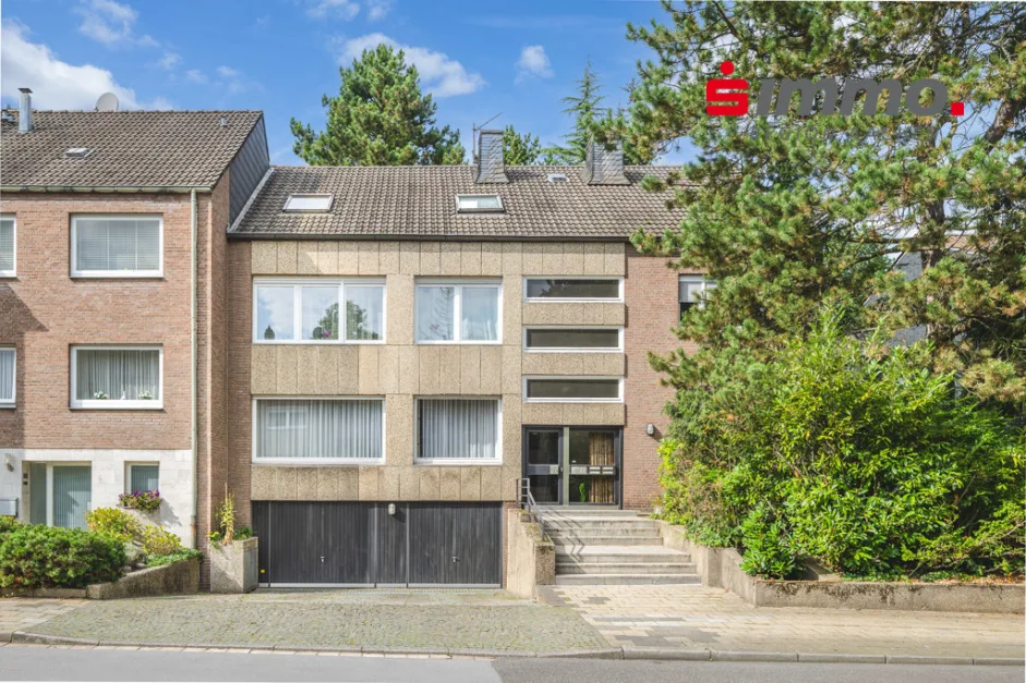 4 bedrooms Apartment in Aachen, Germany No. 8018