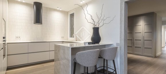 Apartamento de 3 dormitorios en Eixample, Spain No. 42323 2