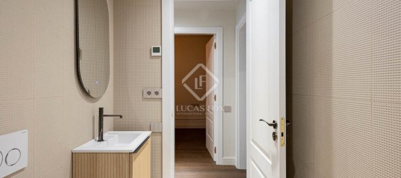 Apartamento de 3 dormitorios en Eixample, Spain No. 42323 24