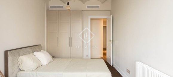 Apartamento de 3 dormitorios en Eixample, Spain No. 42323 30