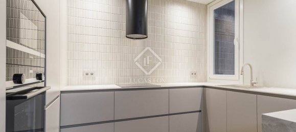 Apartamento de 3 dormitorios en Eixample, Spain No. 42323 10